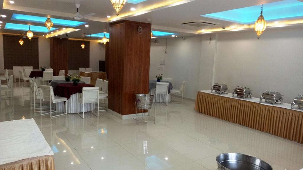 Alankrita Suites & Party Halls Мирут Екстериор снимка