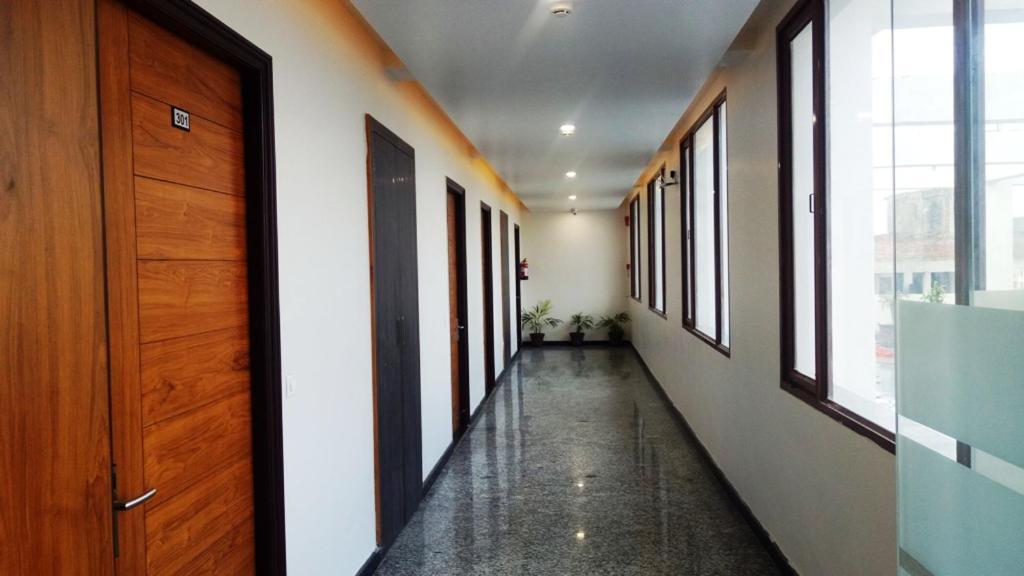 Alankrita Suites & Party Halls Мирут Екстериор снимка