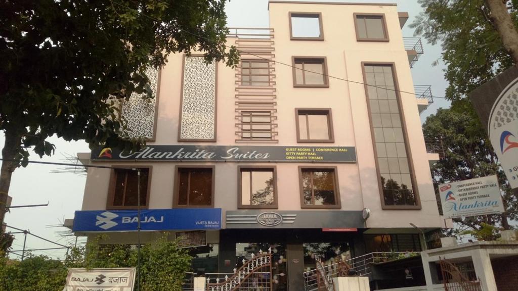 Alankrita Suites & Party Halls Мирут Екстериор снимка