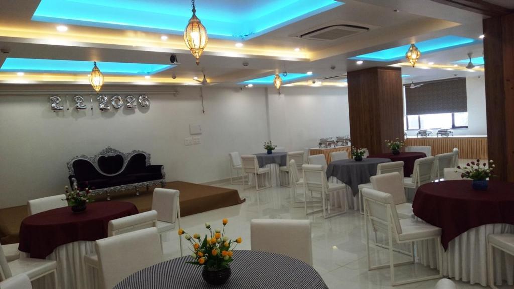 Alankrita Suites & Party Halls Мирут Екстериор снимка
