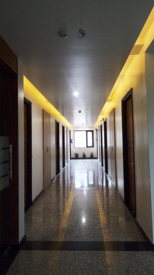 Alankrita Suites & Party Halls Мирут Екстериор снимка