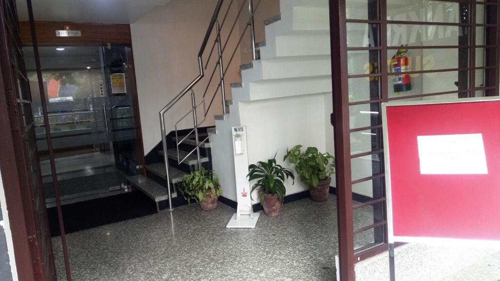 Alankrita Suites & Party Halls Мирут Екстериор снимка