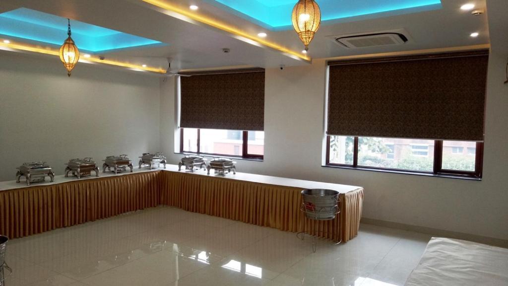 Alankrita Suites & Party Halls Мирут Екстериор снимка