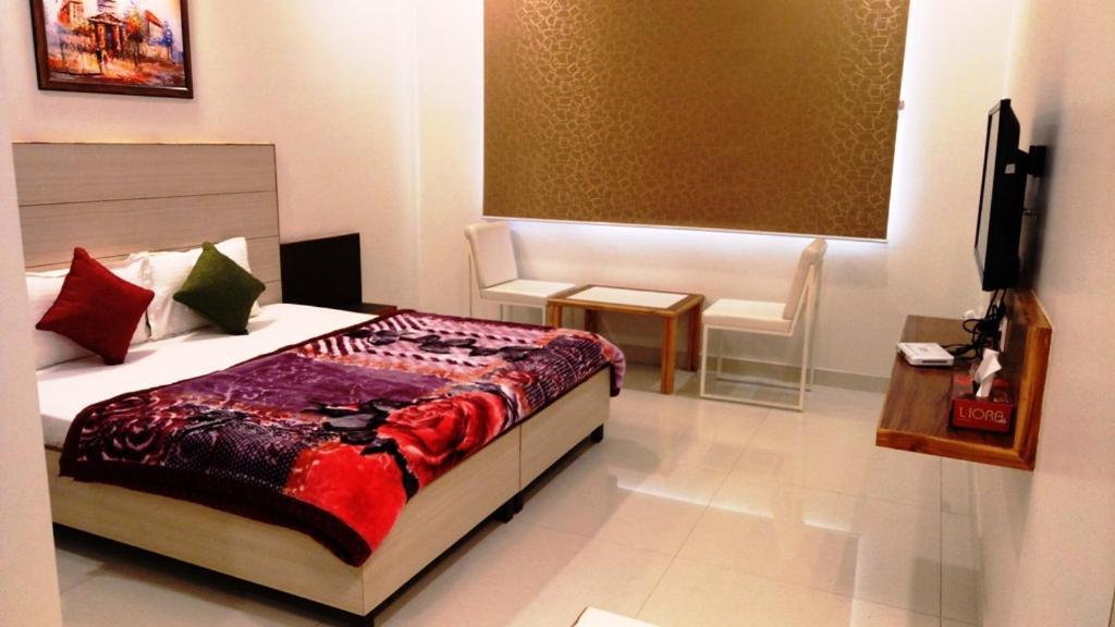 Alankrita Suites & Party Halls Мирут Екстериор снимка