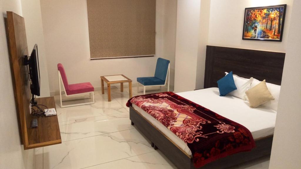 Alankrita Suites & Party Halls Мирут Екстериор снимка