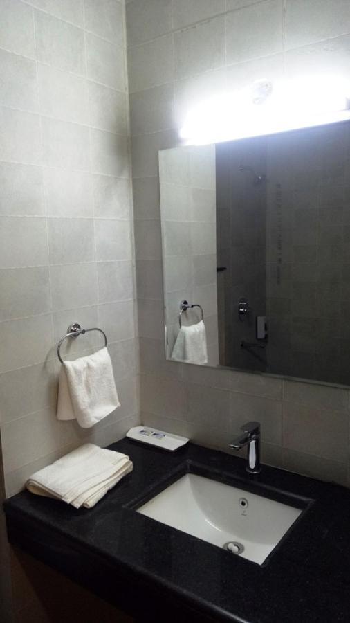 Alankrita Suites & Party Halls Мирут Екстериор снимка